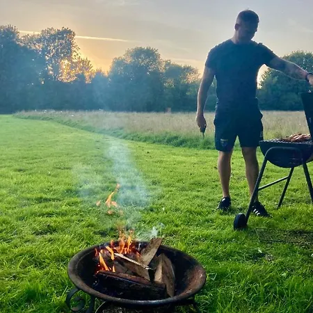 Luxury tent Tin And Canvas Glamping Pickering, Carry On Canvas Bell Tent