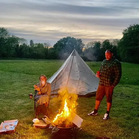 Luxury tent Tin And Canvas Glamping Pickering, Carry On Canvas Bell Tent