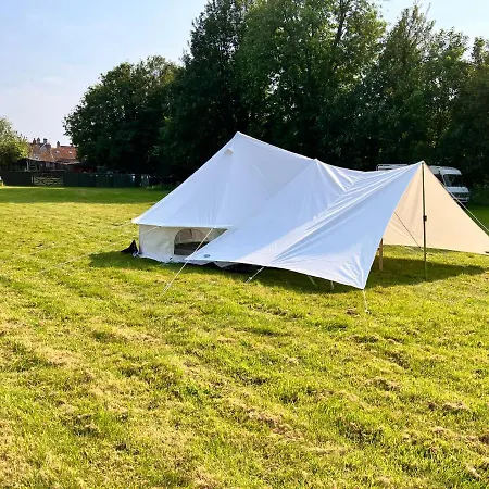 Tin And Canvas Glamping Pickering, Carry On Canvas Bell Tent Lüks kamp alanı *